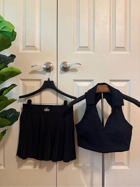ALO Yoga Black Athletic Skirt and Crop Top Set
